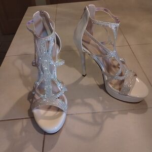 Eldof open toe strappy rhinestones stilettos size 8 1/2